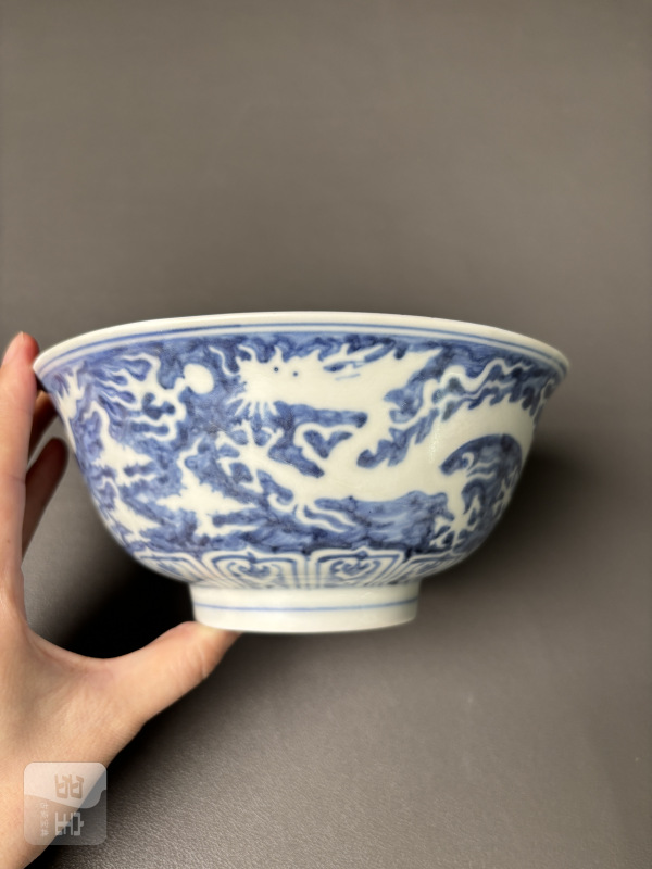 明成化 青花地留白龙纹碗 - 图7